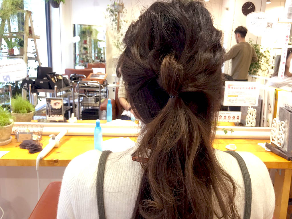 さり気ない個性が可愛い！ノットヘアーの作り方4