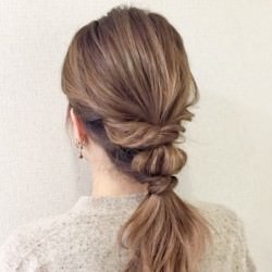 ヘアアクセいらず♡大人なローポニヘアアレンジ　ヘアアレンジ　ロングヘア