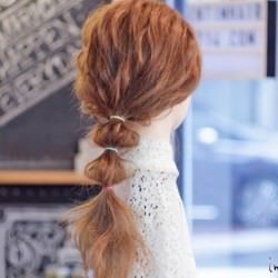 100均アイテムでアクセントを♪カラーゴムの活用方法！　ヘアアレンジ　ロングヘア