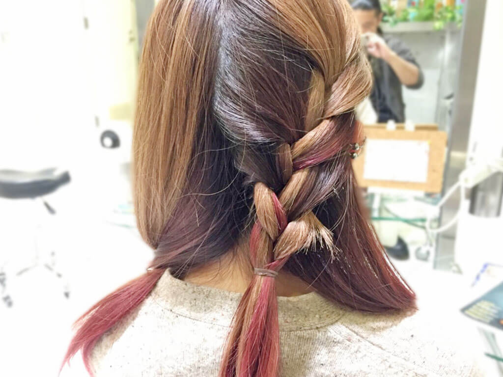 大人カジュアルで差を付ける！春の編み込みヘアアレンジ2