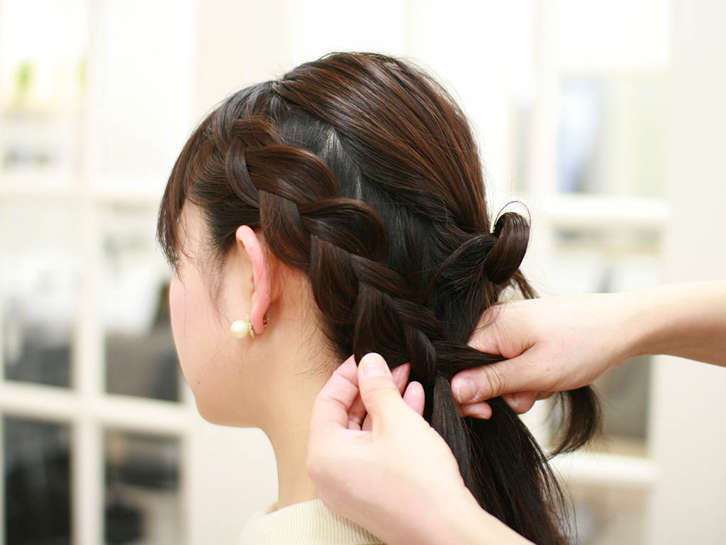 100均アイテムで技あり☆話題のリボンヘアの作り方 6