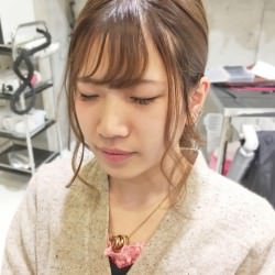 普通のポニテをさらに可愛く♡後れ毛を使ったヘアアレンジ術 ヘアアレンジ ミディアムヘア