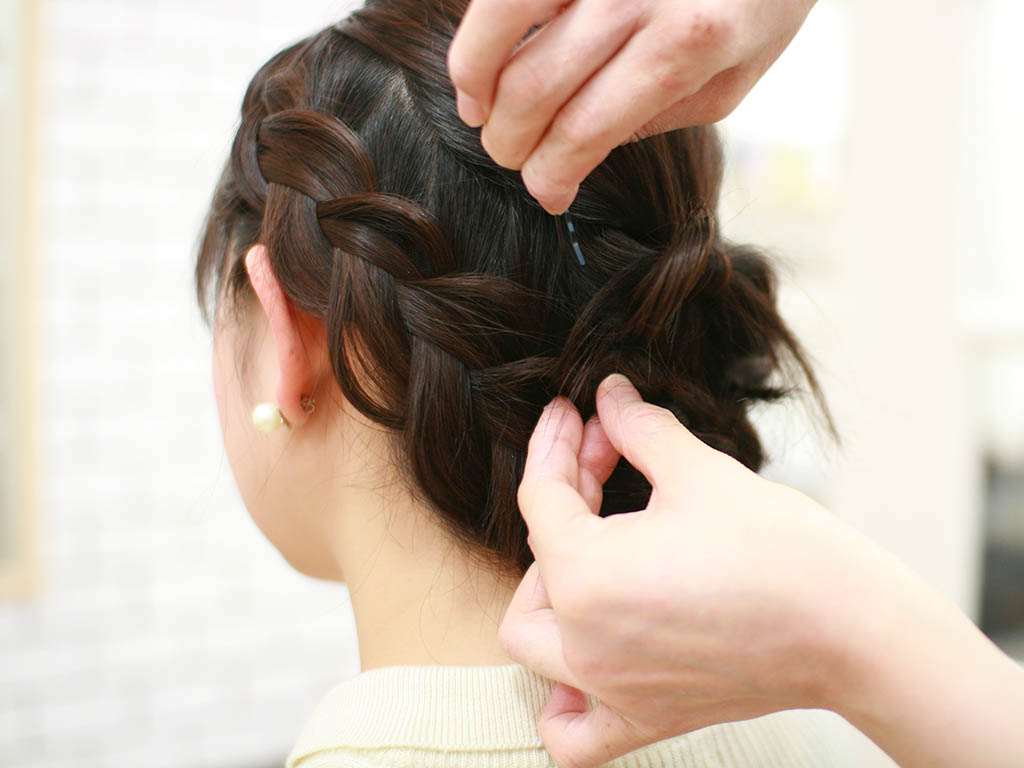 100均アイテムで技あり☆話題のリボンヘアの作り方 7