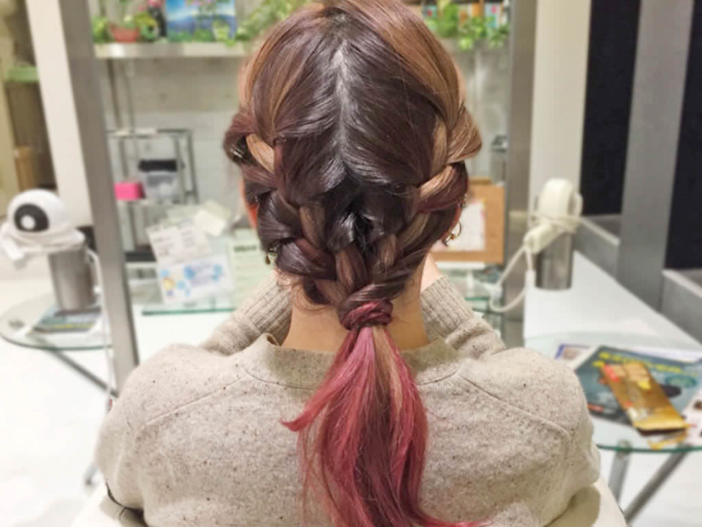 大人カジュアルで差を付ける！春の編み込みヘアアレンジ4