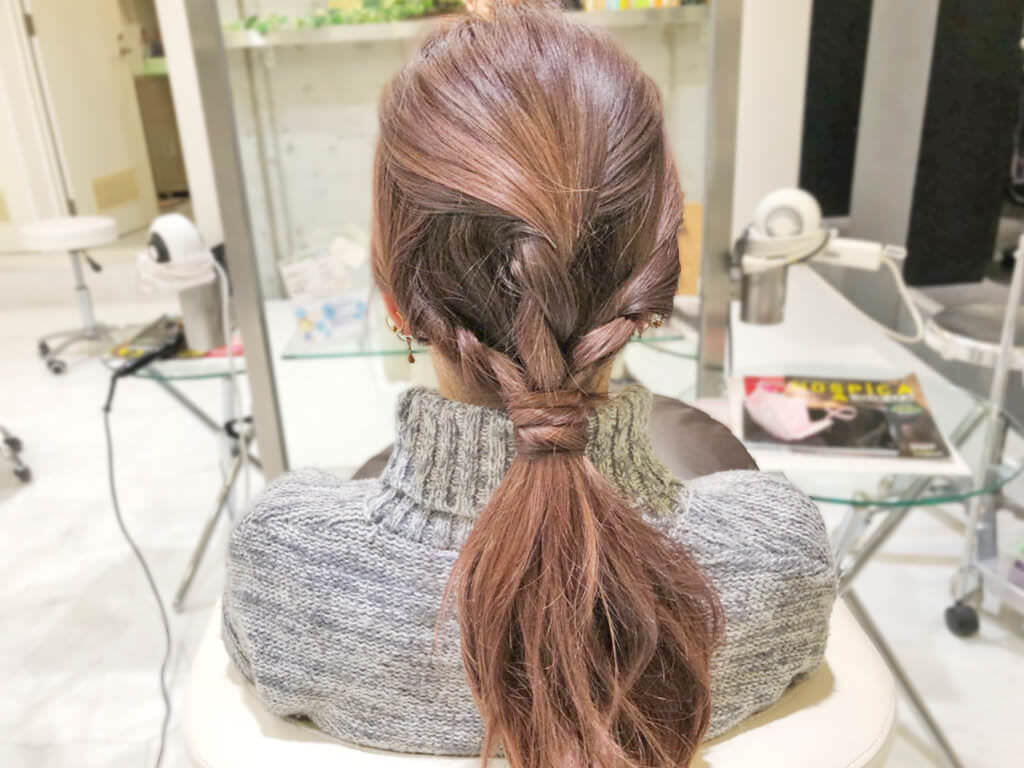 ラフでおしゃれ♪ロープ編みヘアアレンジでつくる簡単ローポニーテール5