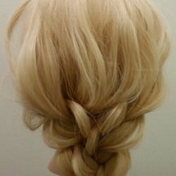 ボリューミーでかわいい!華やかな三つ編みアレンジ ヘアアレンジ ロングヘア