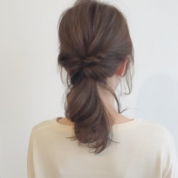 ミディアムでも綺麗にきまる♪くるりんぱポニーテール ヘアアレンジ ミディアムヘア