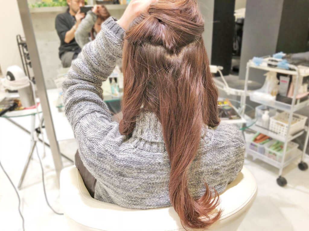 ラフでおしゃれ♪ロープ編みヘアアレンジでつくる簡単ローポニーテール2