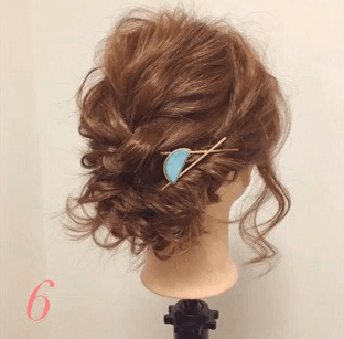 ヘアアクセが映える☆ミディアムヘアのカジュアルアップアレンジTOP