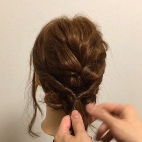 ヘアアクセが映える☆ミディアムヘアのカジュアルアップアレンジ4