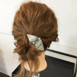 ピンを使わない!無造作お団子 ヘアアレンジ ミディアムヘア