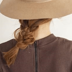 ハットに似合う三つ編みアレンジ ヘアアレンジ ロングヘア