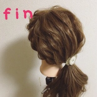 いつものひとつ結びにひと手間☆サイド三つ編みで作る愛されヘアtop