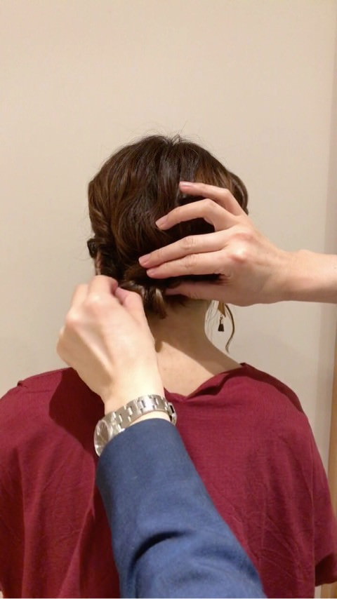 ミディアムヘアのねじねじアップアレンジ♪5