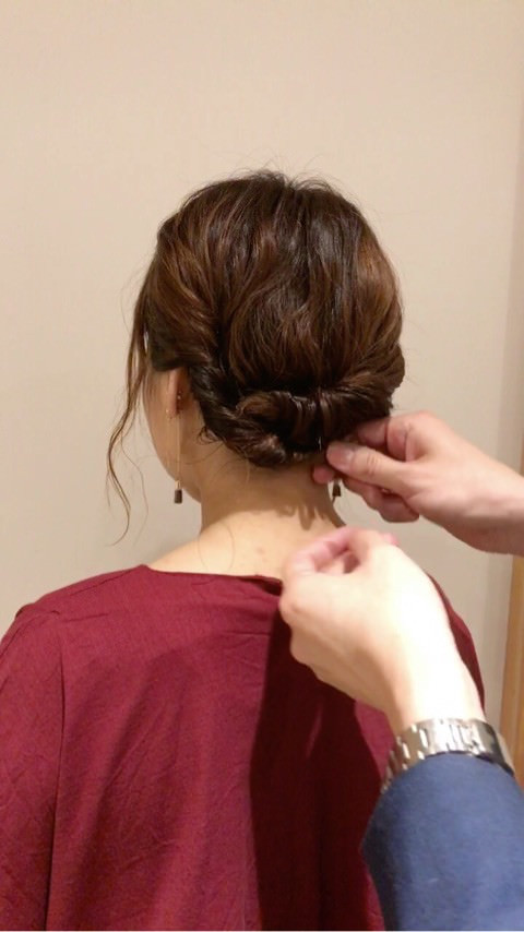 ミディアムヘアのねじねじアップアレンジ♪4