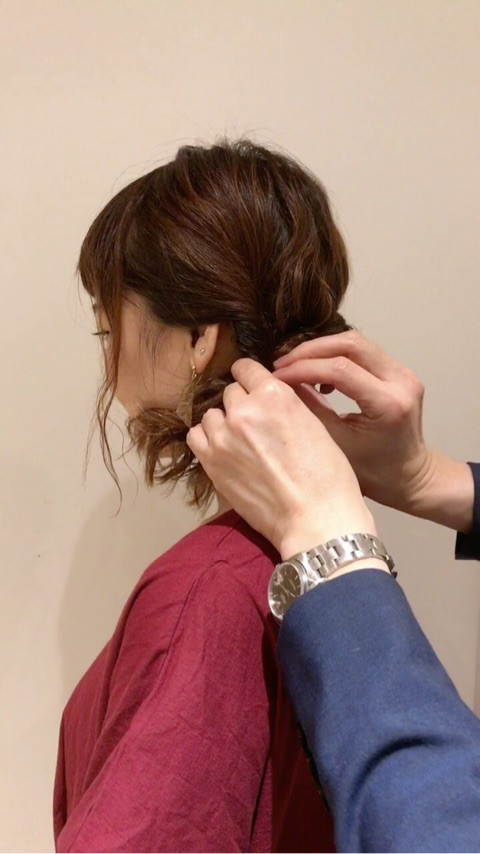 ミディアムヘアのねじねじアップアレンジ♪3