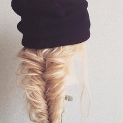 フィッシュボーンをニット帽で可愛くアレンジ☆ ヘアアレンジ ロングヘア