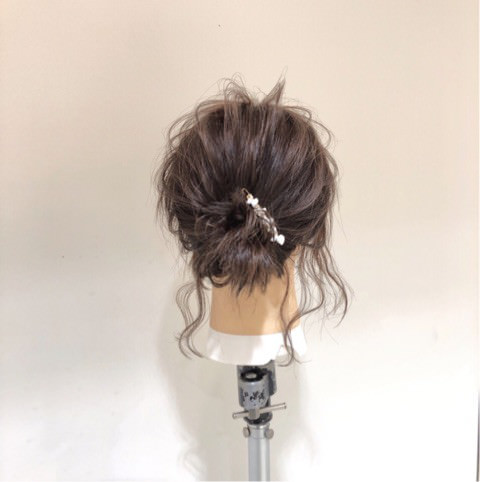 短い髪でもできちゃう ルーズお団子アレンジ ヘアレシピ 頭美人