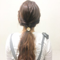 こなれ感抜群のローポニーテール　ヘアアレンジ　ロングヘア