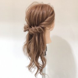 ふんわりルーズなハーフアップ♪　ヘアアレンジ　ミディアムヘア