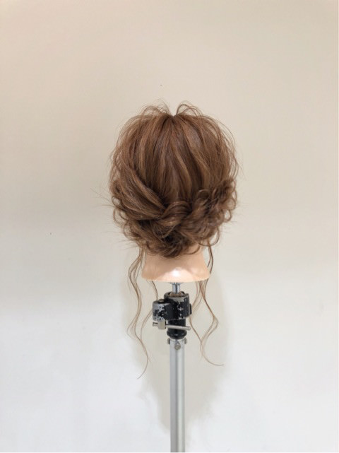 不器用さんでもできるネジリまとめ髪アレンジ ヘアレシピ 頭美人