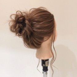 一工夫で超簡単！ふんわりお団子♪　ヘアアレンジ　ミディアムヘア