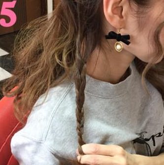 ヘアアクセを使ったワンランク上の三つ編みダウンアレンジ☆5