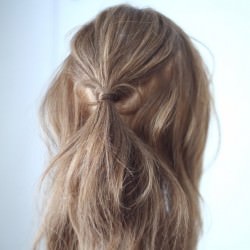 地毛で作るリボンがアクセント♡ミニリボンハーフアップアレンジ ヘアアレンジ ミディアムヘア