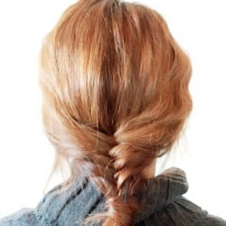 波ウェーブ×フィッシュボーンの愛されローポニーテール　ヘアアレンジ　ミディアムヘア