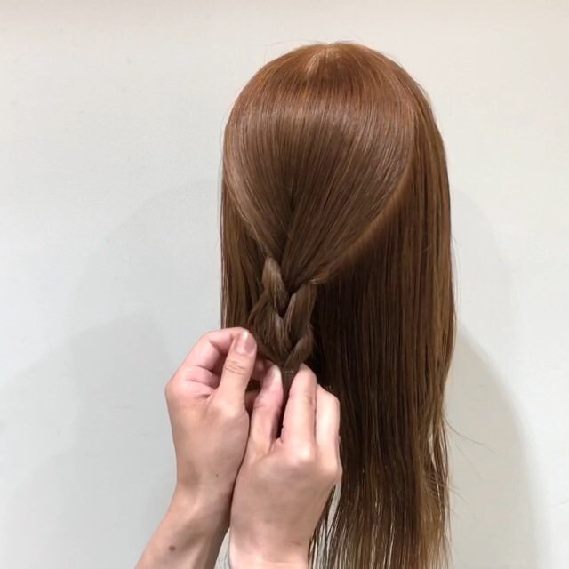 すっきりまとまるシニヨンスタイル♪2