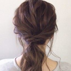 ひと手間加えるだけで簡単こなれローポニー♪ ヘアアレンジ ミディアムヘア