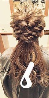 パーティーにもピッタリ！こなれ感のあるヘアアレンジ６