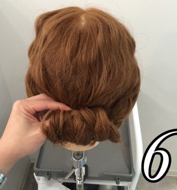 ヘアアクセも映える☆華やかさ満点のロングヘアを活かしたギブソンタック6