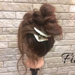 デートにピッタリ♪おフェロガ―ル気分なお団子アレンジ ヘアアレンジ ロングヘア