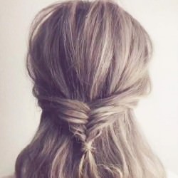 さりげないお洒落☆フィシュボーンハーフアップ ヘアアレンジ ミディアムヘア