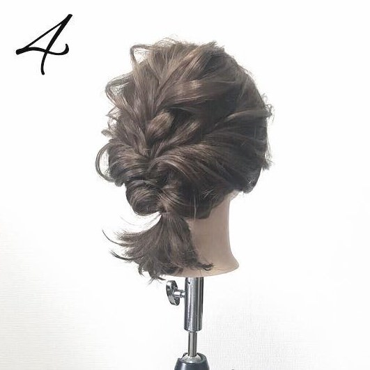 ピンいらず くるりんぱで奥行増しのボリューミーローポニテ ヘアレシピ 頭美人 ピンいらず くるりんぱで奥行増しのボリューミーローポニテ ヘアレシピ 頭美人