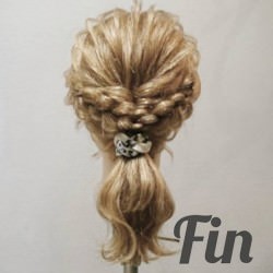 お花が似合うチャーミングヘア✿三つ編みが可愛いローポニー　ヘアアレンジ　ミディアムヘア