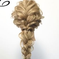 パーティーシーンで映えること間違いなし♥エレガントな編み下ろし ヘアアレンジ ロングヘア