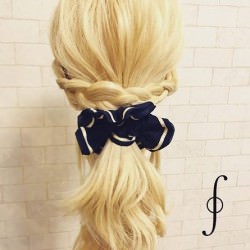 シュシュが可愛い♪忙しい朝でも簡単！時短アレンジ　ヘアアレンジ　ロングヘア