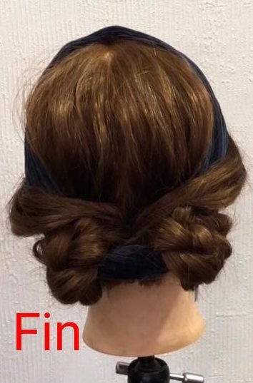 パッと目を引く ヘアバンド ツインお団子アレンジ ヘアレシピ 頭美人