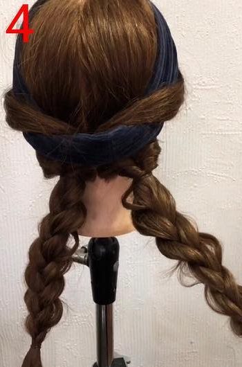 パッと目を引く☆ヘアバンド×ツインお団子アレンジ4