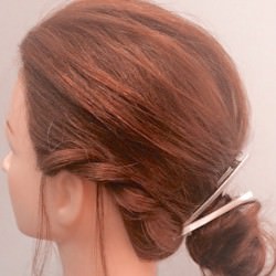 ねじりアレンジをプラスするだけ♪ラフ感がおしゃれな大人っぽいお団子アレンジ ヘアアレンジ ロングヘア