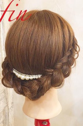 上品 片編み込みのまとめ髪アレンジ ヘアレシピ 頭美人