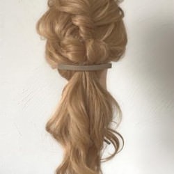 ひと手間でみんなと差が付く！女子会にぴったり♪ポニーテールアレンジ　ヘアアレンジ　ミディアムヘア