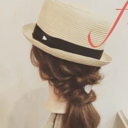 簡単におしゃれさんになれちゃう☆帽子×ローポニーテールでつくるこなれ感たっぷりのアレンジ　ヘアアレンジ　ロングヘア