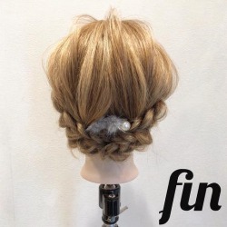 憧れの素敵なレディになれちゃう♪三つ編みだけでつくるまとめ髪アレンジ　ヘアアレンジ　ミディアムヘア