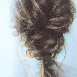 くるりんぱで作る簡単アップヘア ヘアアレンジ ミディアムヘア