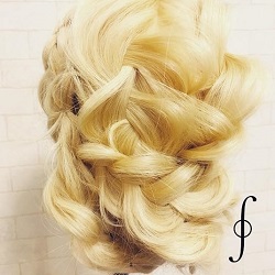 三つ編みで簡単!上品なふんわりアップアレンジ ヘアアレンジ ロングヘア
