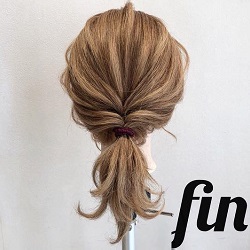 初級編 ミディアムヘアのポニーテール 忙しい朝でも簡単ヘアアレンジ ヘアレシピ 頭美人 初級編 ミディアムヘアのポニーテール 忙しい朝でも簡単ヘアアレンジ ヘアレシピ 頭美人