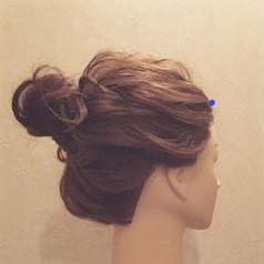 手櫛で仕上げるのがポイント☆ふんわりラフなお団子ヘア! ヘアアレンジ ロングヘア